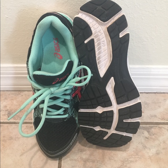 Wasabi and coral Asics - Picture 3 of 5